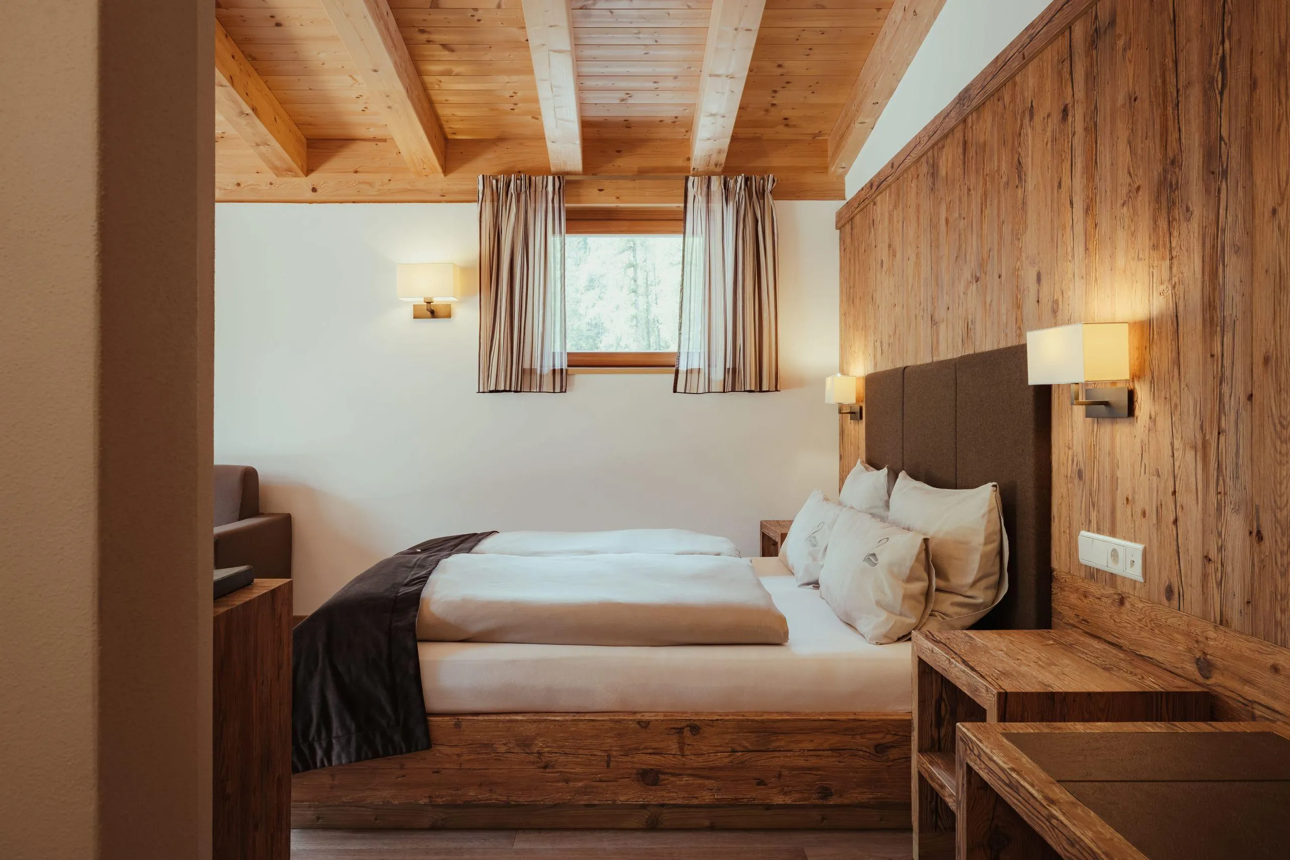 Lake superior room 2