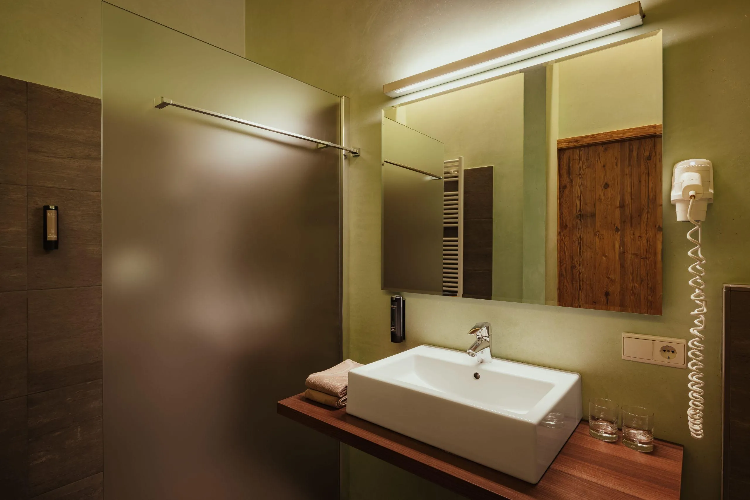 Lake superior room 5